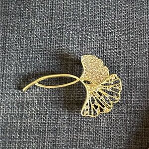 Brooch / pin